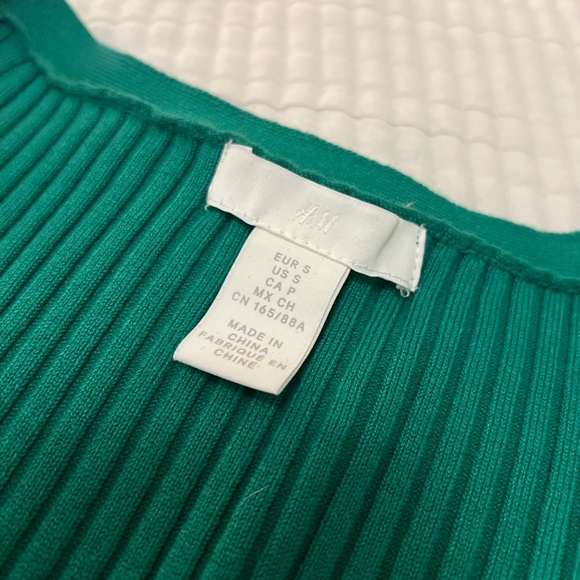 H&M Cropped Button Up Sweater | Green | Size S | NWOT - Picture 3 of 5